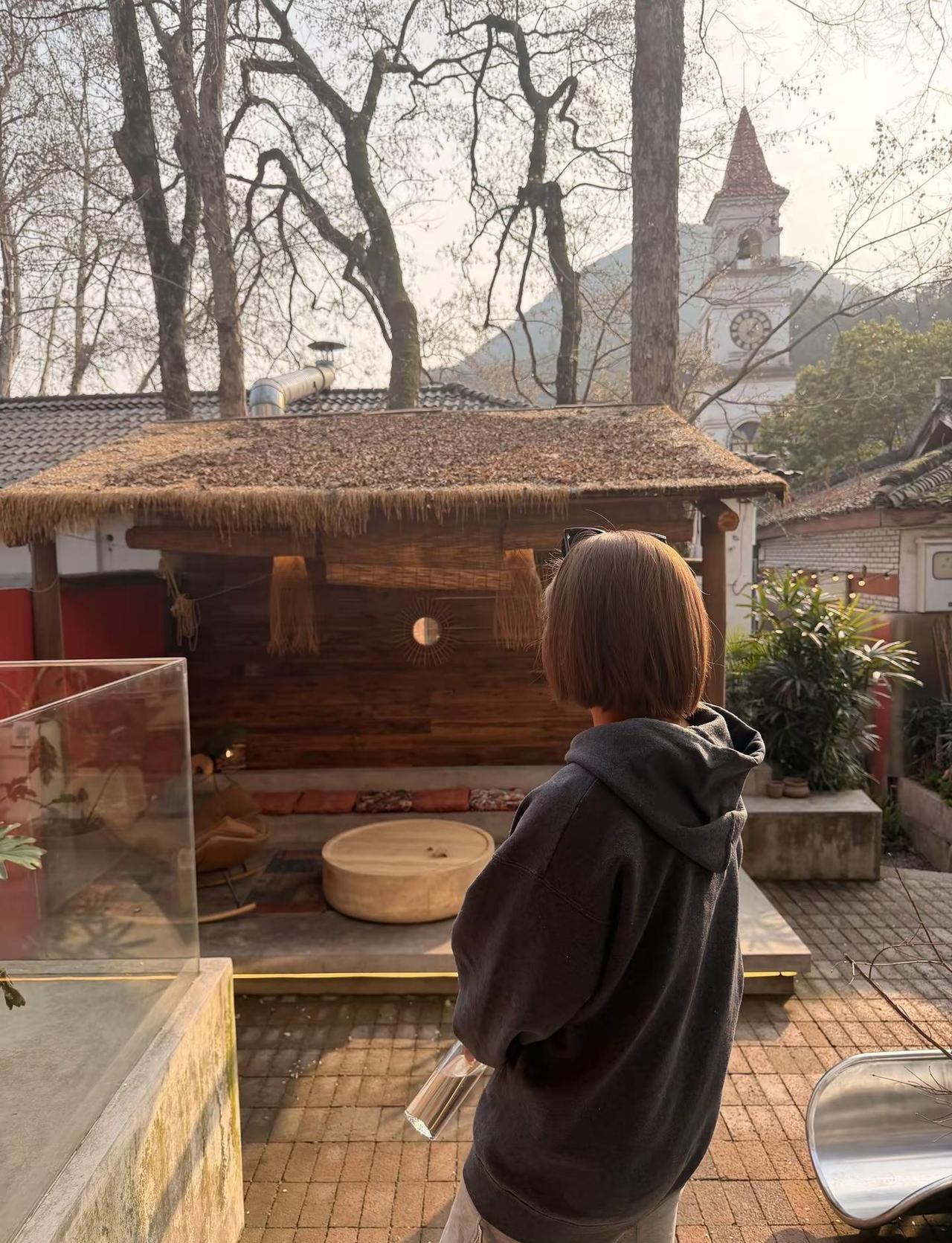 岁月静好，无聊就是幸福啊，阳光洒下来，发发呆，就这样慢下来感受生活莫干山 岁月静