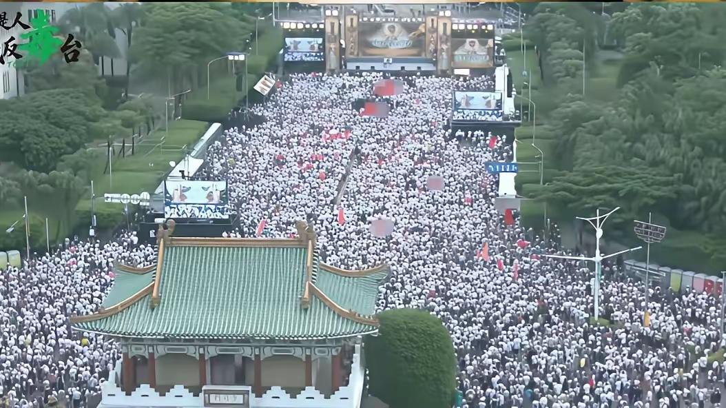 国民党发起的“反毒油”集会活动得到蓝营民众的积极响应，今晚的台北市凯达格兰大道聚