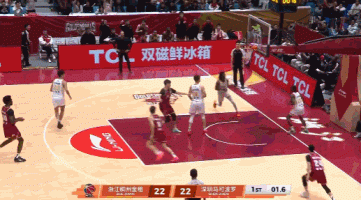 史密斯的天外飞仙三分球太刺激，后场三分线内居然投中压哨球

就这深圳客场首节22