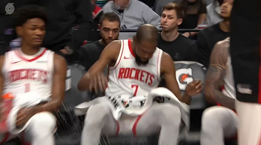 这也有Buff~杜兰特摔水杯后火箭8胜4负 只输给马刺雷霆国王76人NBA男篮 