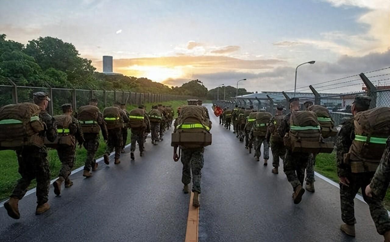 特朗普装都不想装了，就在中国家门口，5000名美军随时待命！美媒曝光：美军在中国