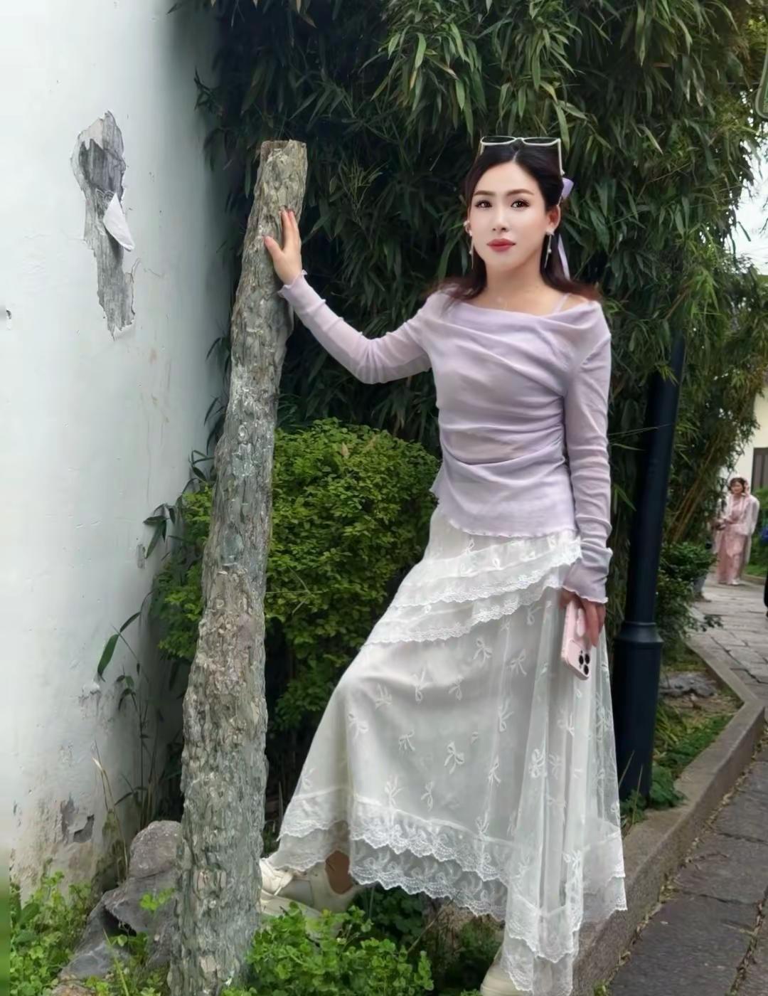 凑个热闹，挤趟人海，原来身边拥挤，才是真正的岁月静好。