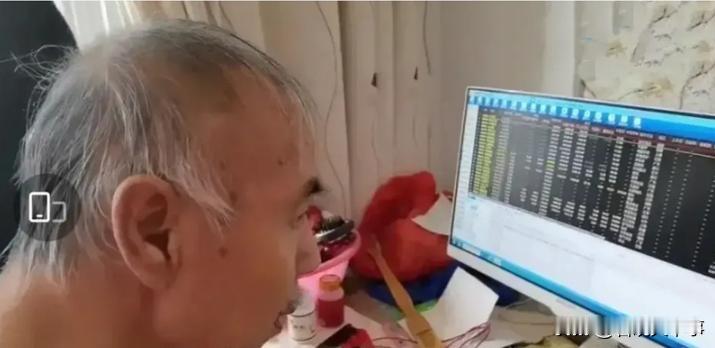 这下真疯了！浙江宁波。男子专职炒股，可自从9月27日股票整体上涨以来，就好像变了