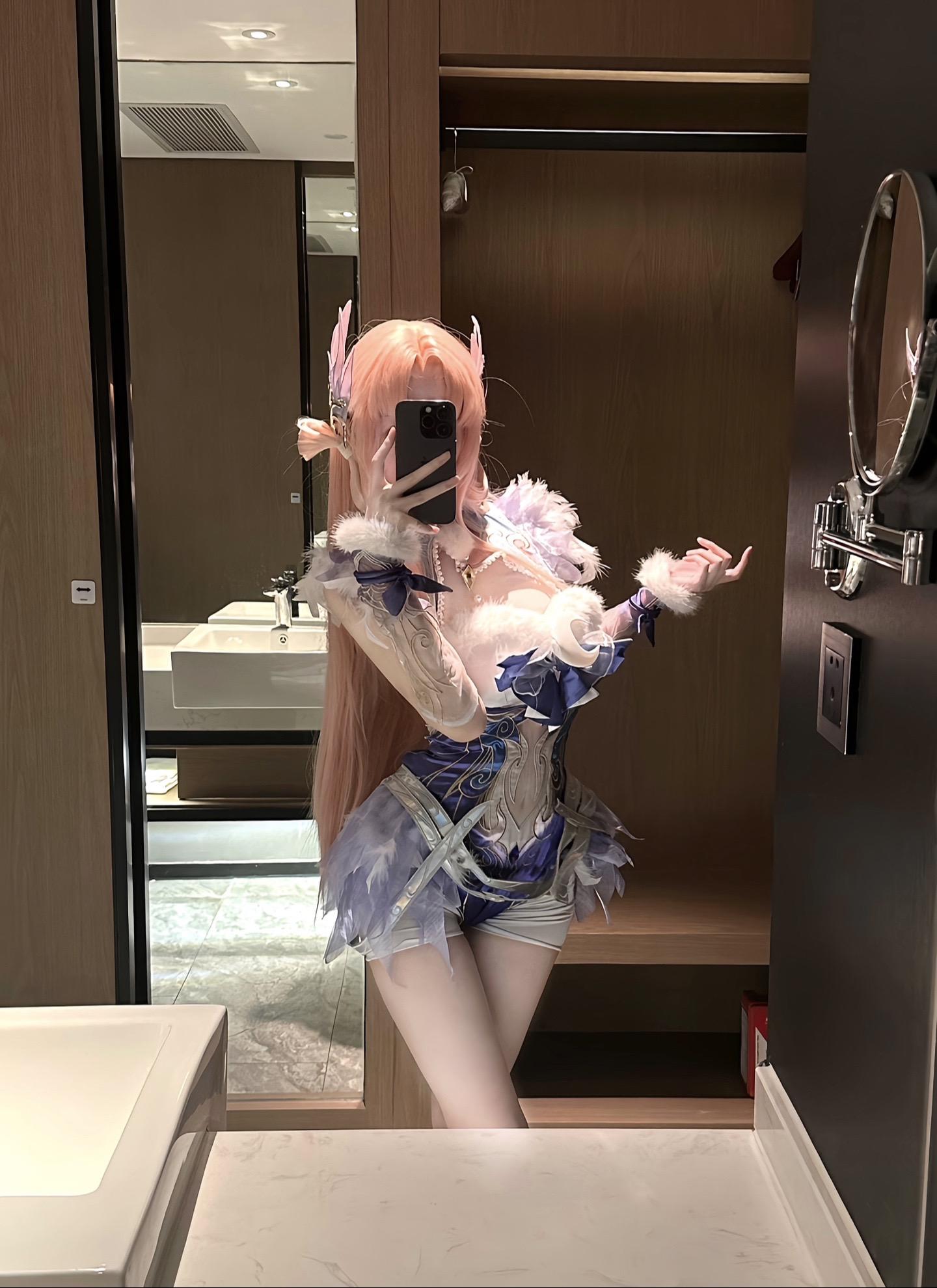 cos试衣 殷紫萍