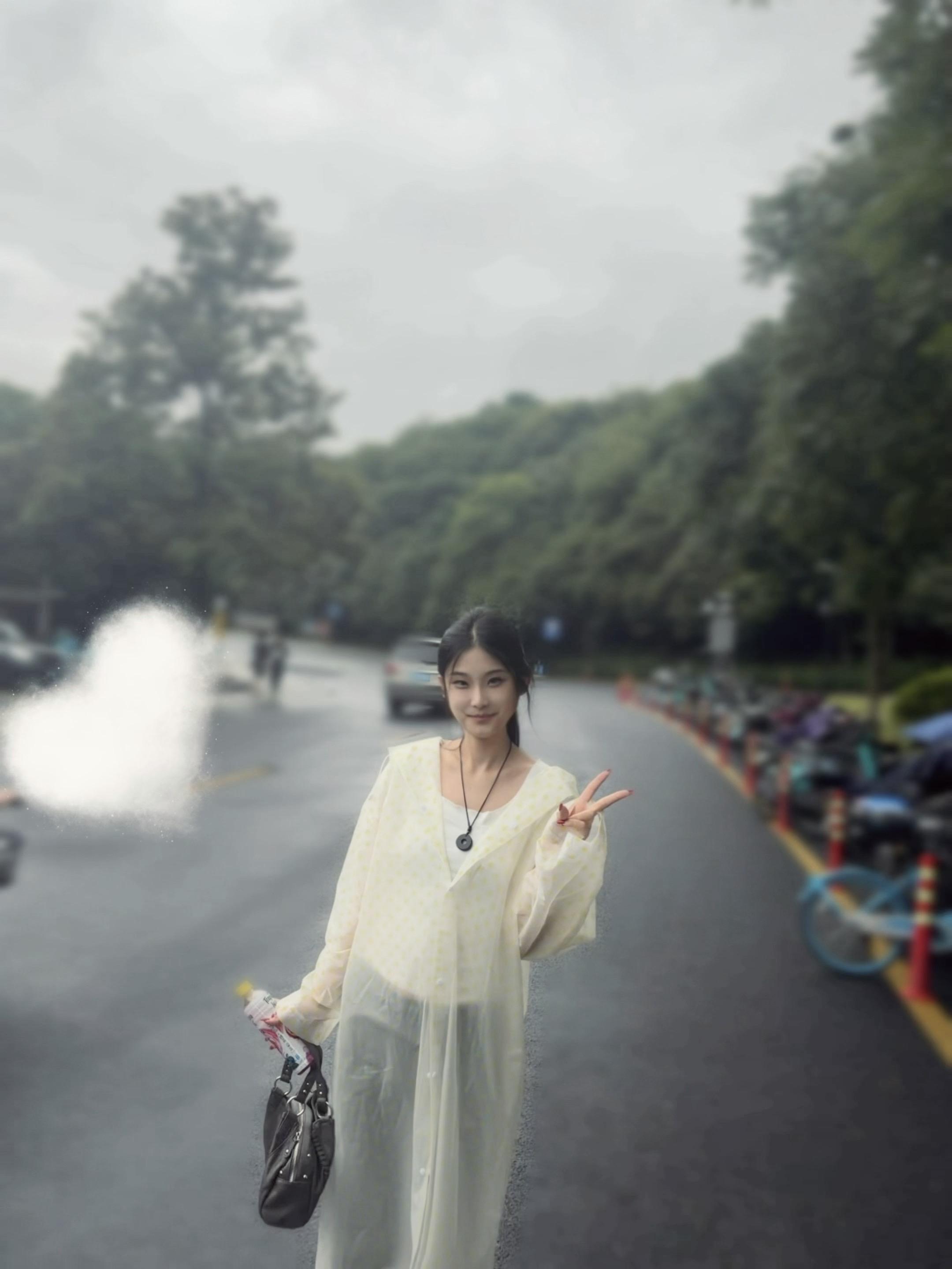 如果可以回到初见那天就好了 我连你名字都不会在意
