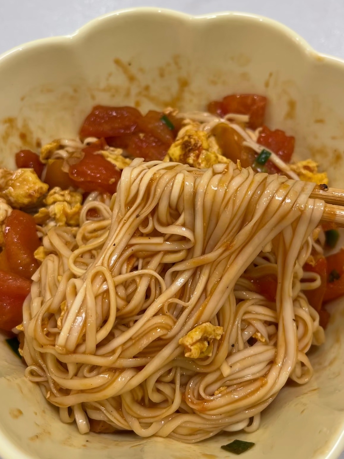西红柿鸡蛋拌面🍜好久不吃又想吃😋一个人简单一餐😋 ​​​
