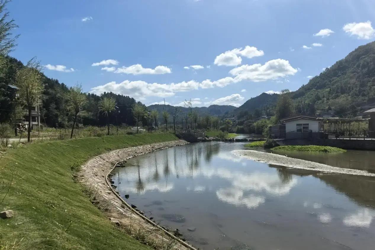 贵州这边刚搞了个大动作！12月19日下午，毕节和铜仁同时举行了全省首批水土保持生