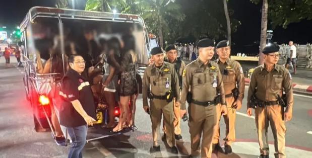 泰国真是太损了！美军五千水兵在航母上憋了200多天，好不容易要上岸休整了，结果泰