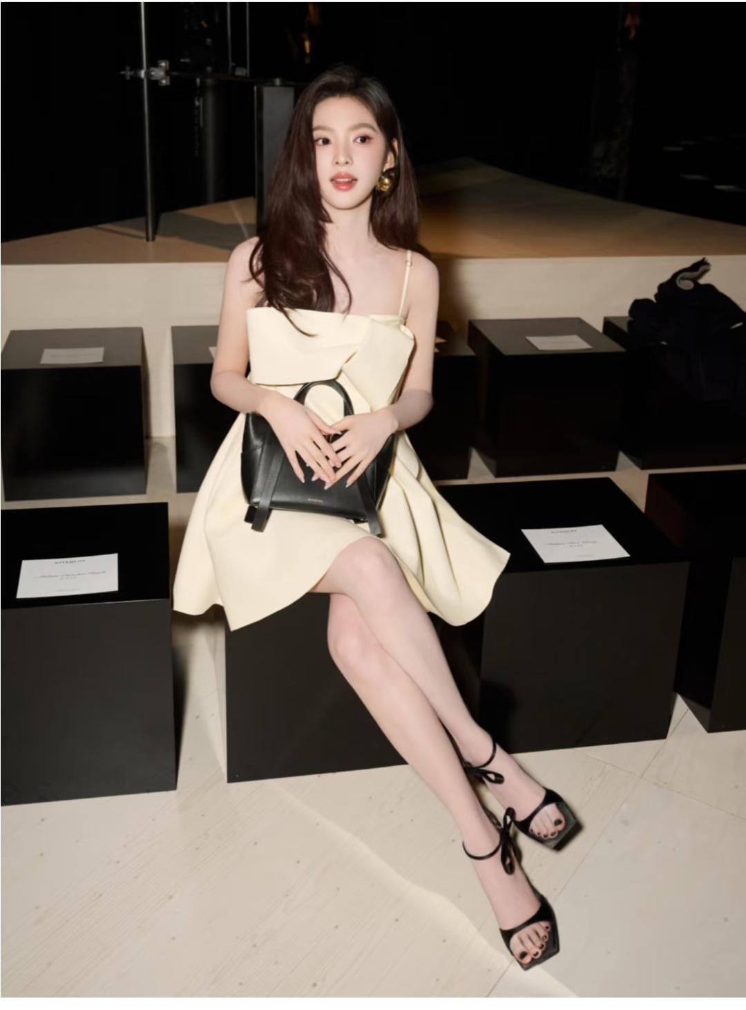 章若楠，从头美到脚。