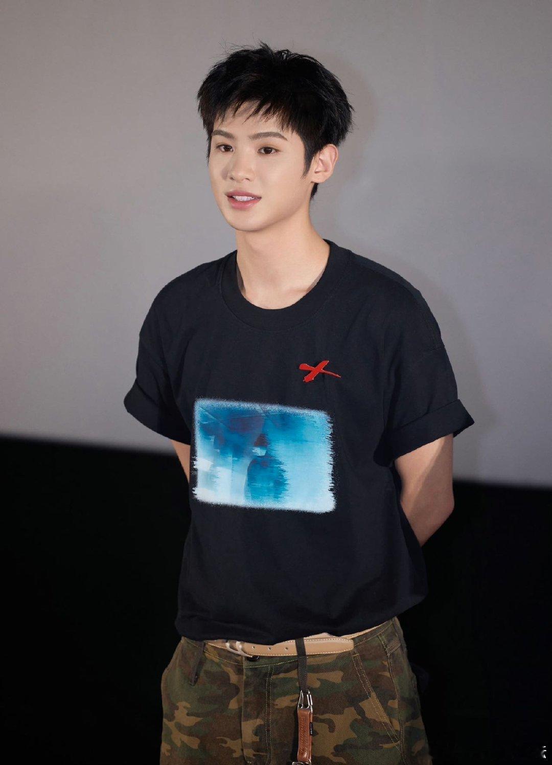 #吴镇宇黄明昊默杀粤语对戏# 哇哦！吴镇宇和黄明昊的对手戏真是太精彩了，每一个眼