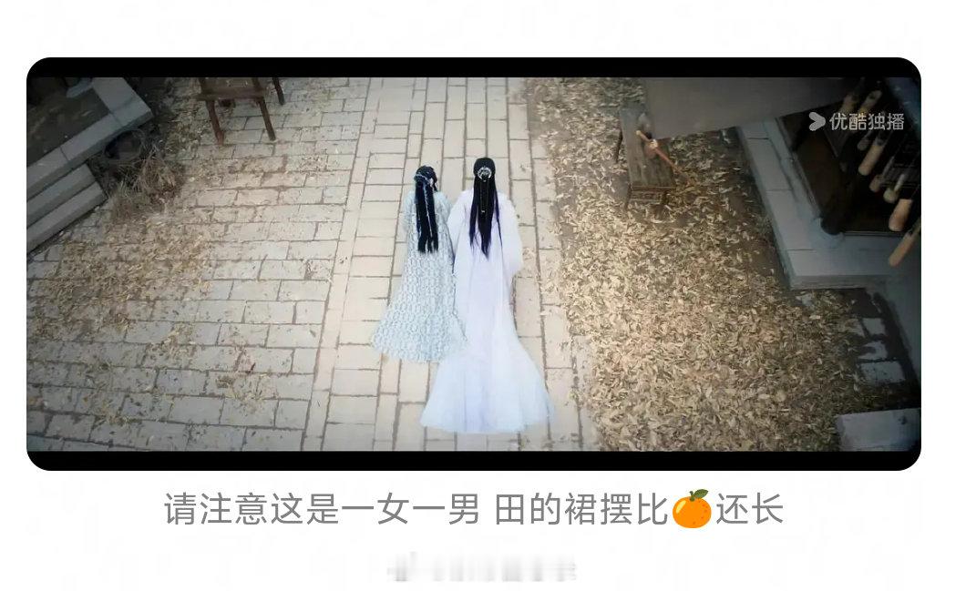 快被月0搞麻了，俩人同框雌雄难辨，根本看不出谁是女主 