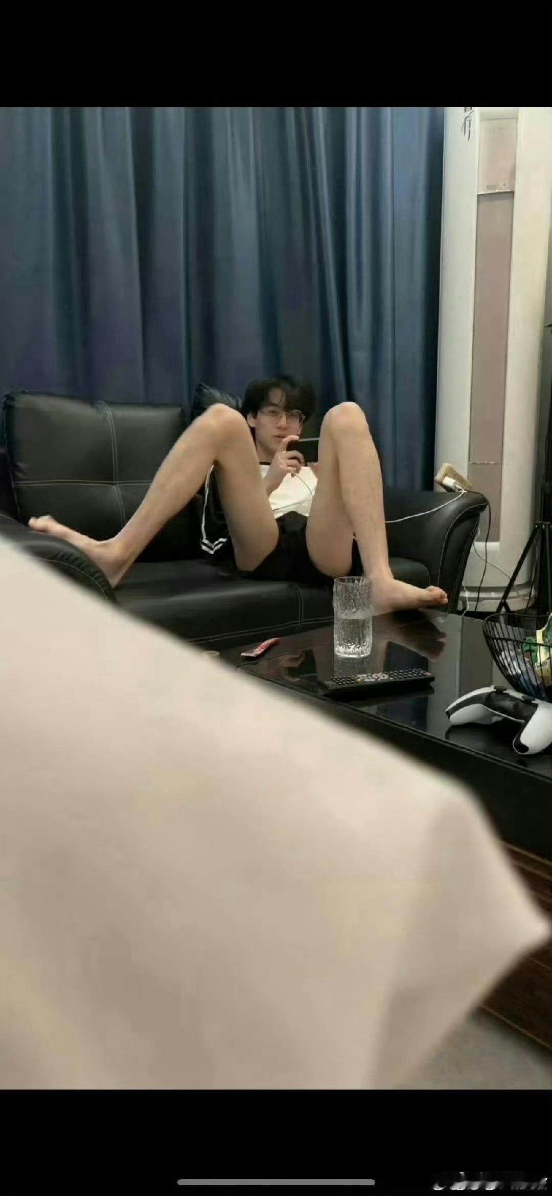 这个人好帅啊，想要他的联系方式 