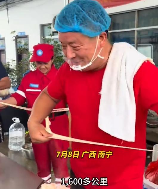 2026年7月，河南洛阳的赵占胜接到广西钦州灾区邀请，连夜准备6000份烩面食材