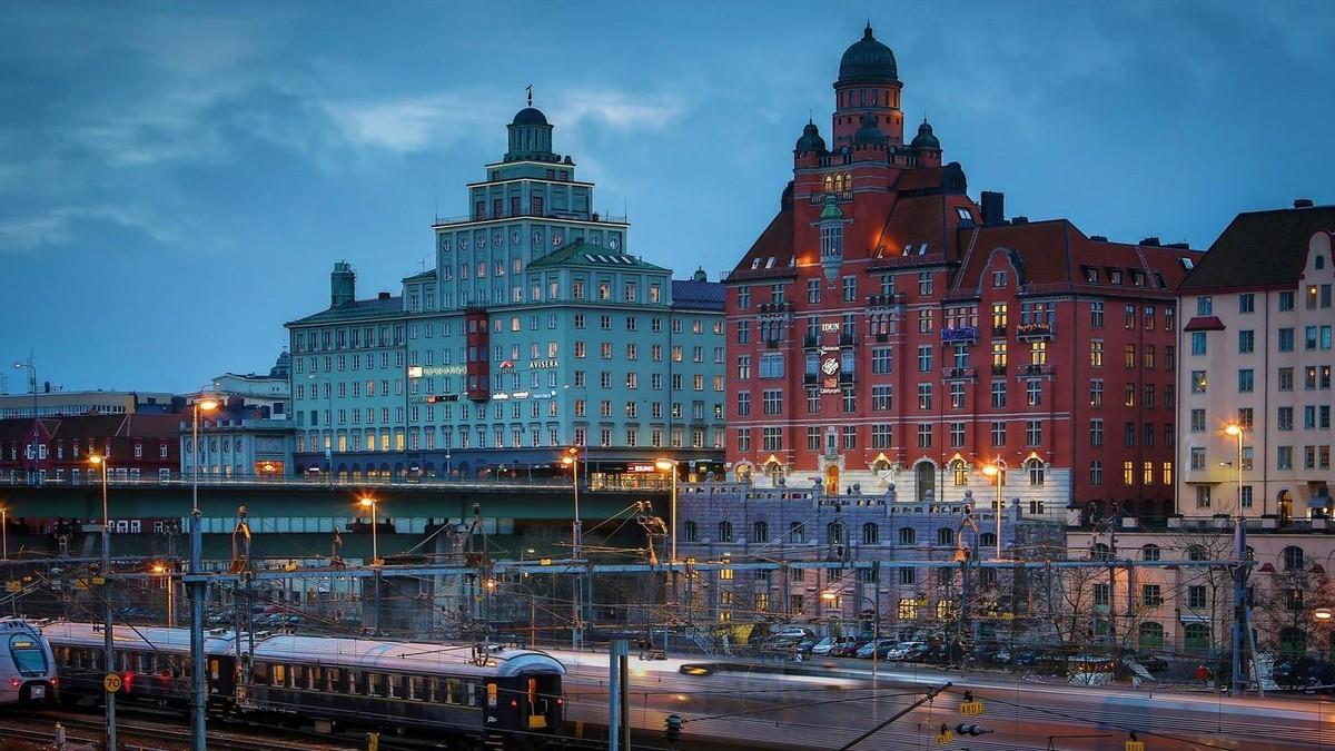 一个国家能蠢到什么地步？看看瑞典就懂了，三十年前，瑞典人均GDP高达3.2万美元