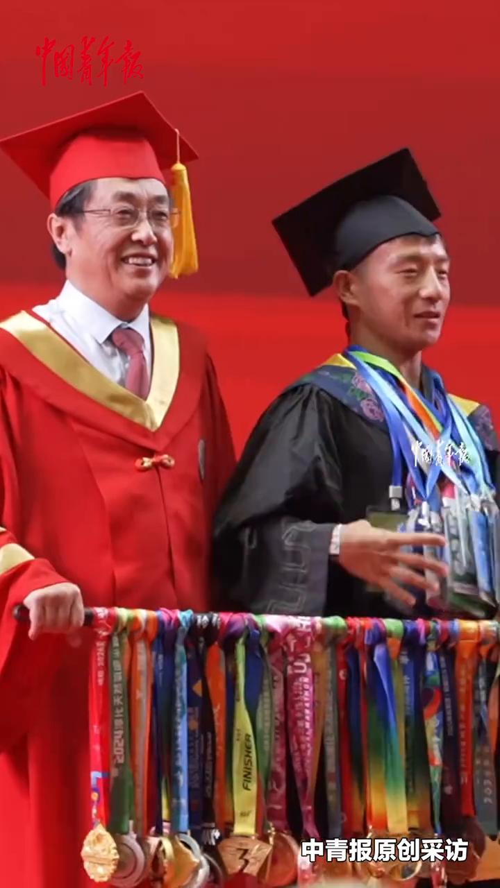 我非常开心，这也见证了我在校期间的努力和拼搏，非常留恋在学校的每一个瞬间，感谢学