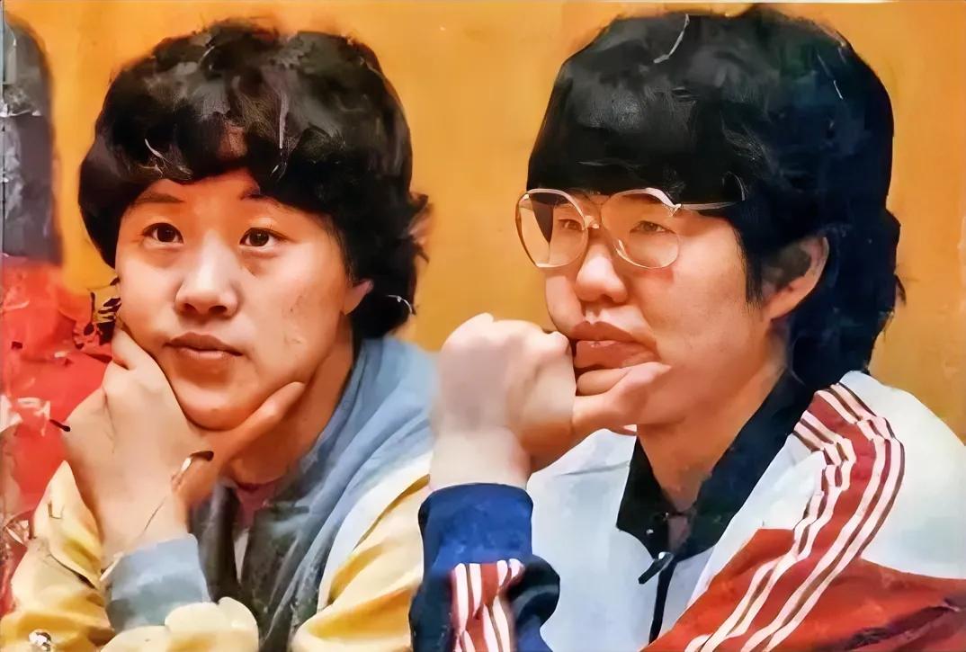 还记得她们吗？曾经的排球“五连冠”队员：“铁榔头”和孙队长。