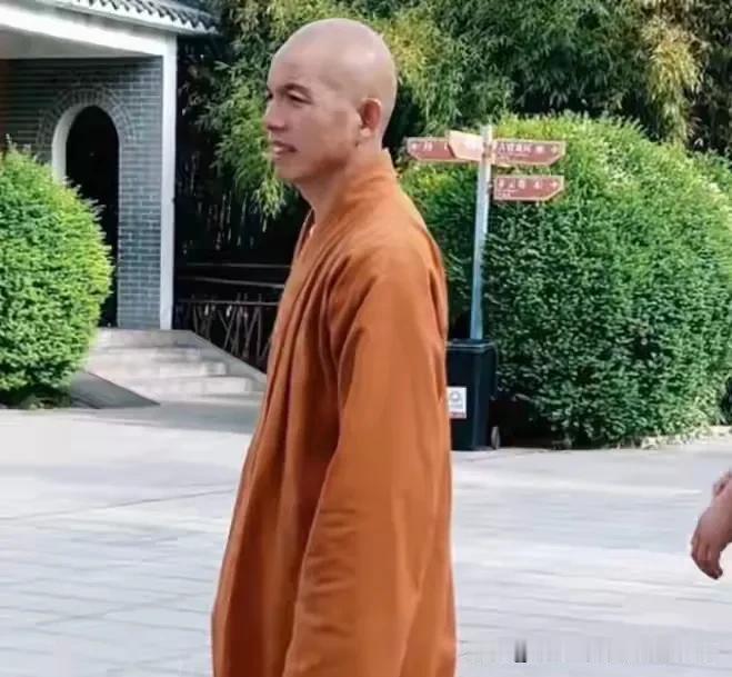 少林寺换了新方丈能换来一方净土吗？
说得难听点，少林寺很少干净过，香火不旺是香客