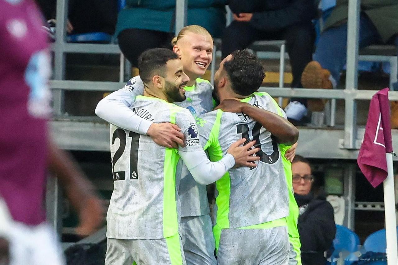 长途奔袭，一击致命！哈兰德终于用自己最喜欢的进球方式助力曼城登顶！
英超第34轮