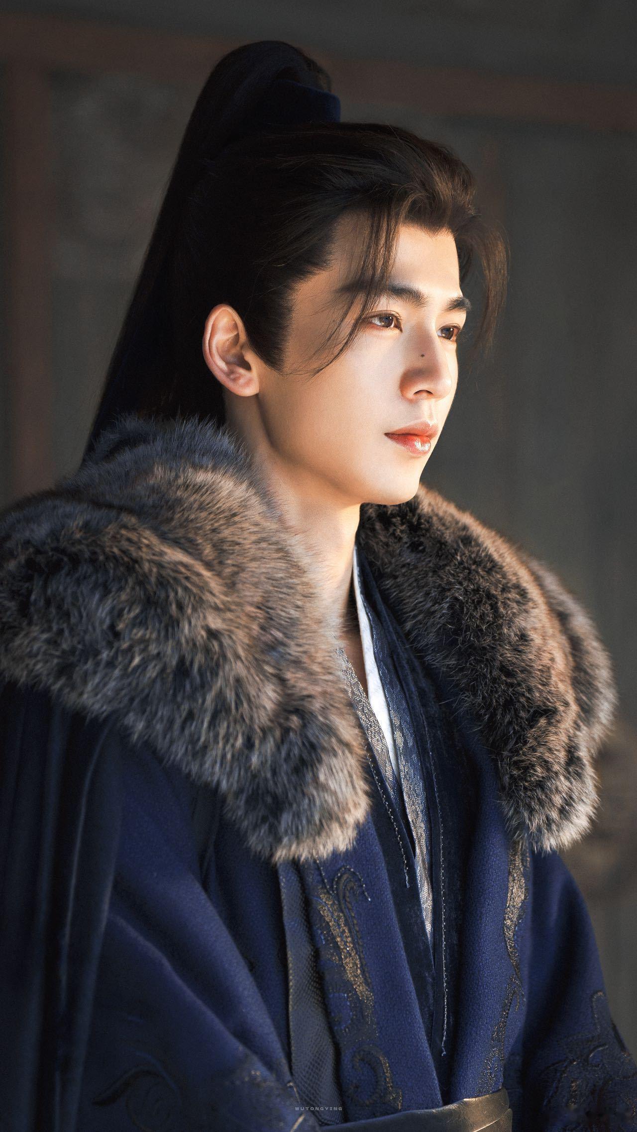 凌探未来 被张凌赫认真的样子戳到了，用心去了解新能源、探索未来，这样有态度的演员