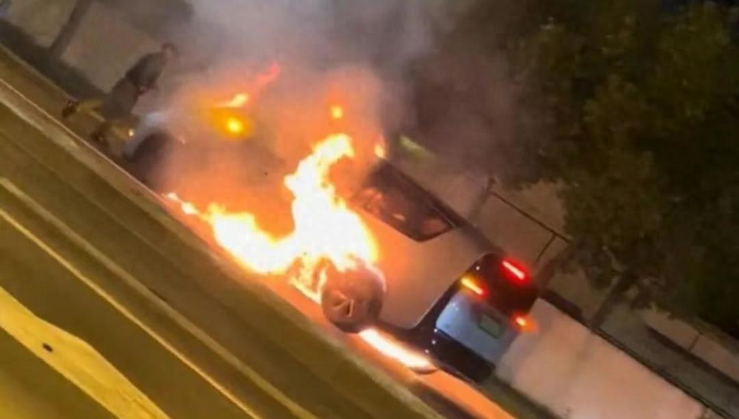 新能源车为啥总“火出圈”？上海MPV路上突发起火，成都电动车碰撞后燃成火球，接连