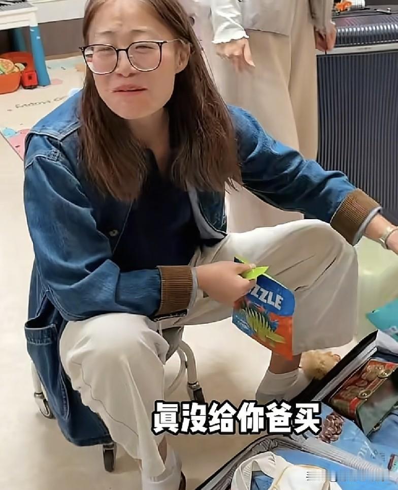 洞姐从美回国，开箱视频终于来了，却被吐槽不懂人情世故，原因是没有给坑坑的父母带东