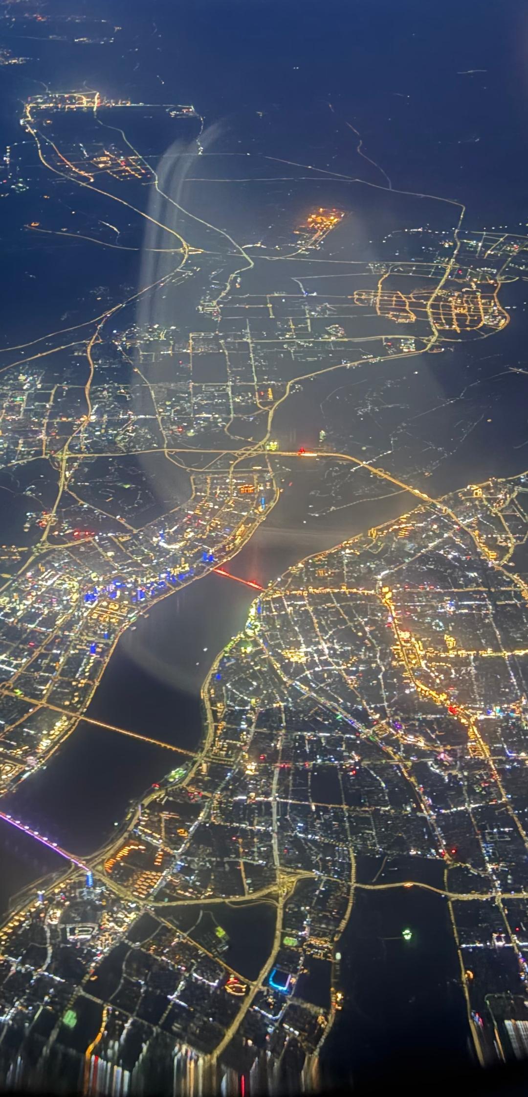 从飞机上看到的，怎么感觉好像是广州