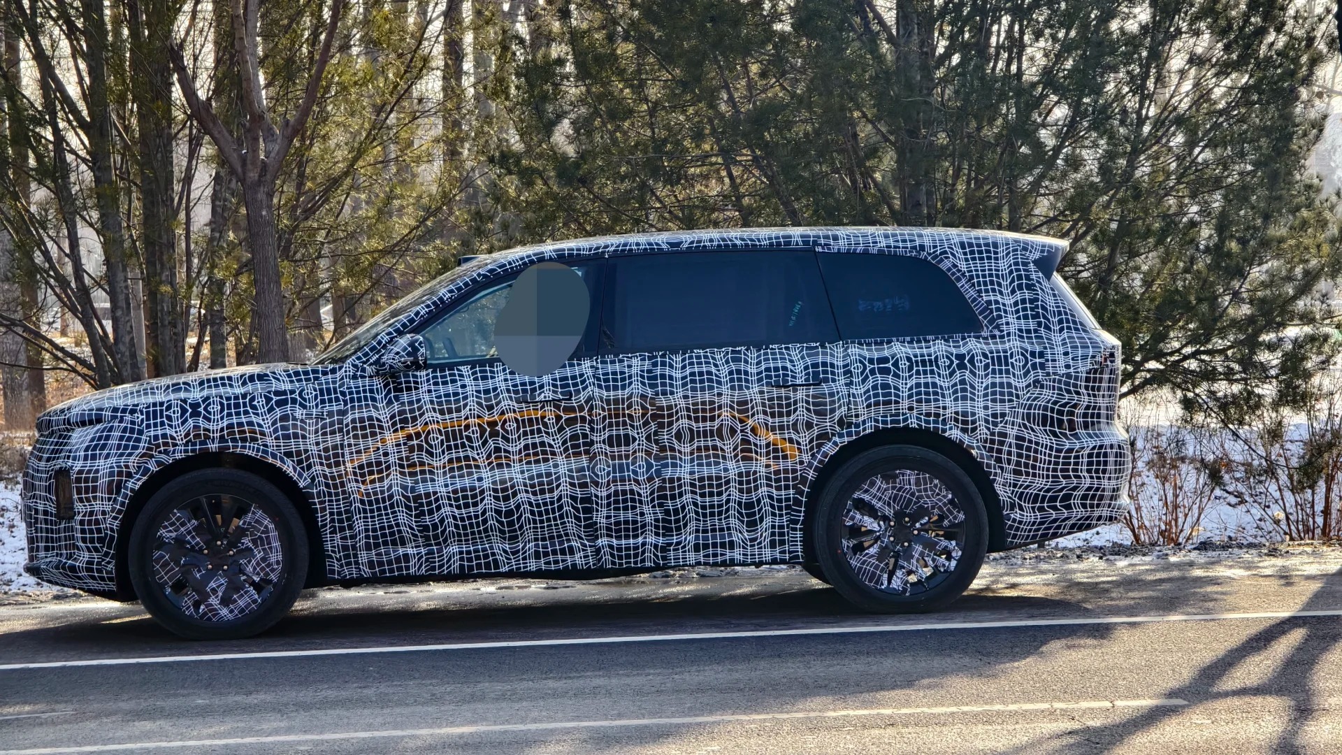 理想LX又来新谍照（名字是网传的）顺手再做两张新预测图，造型变化其实挺大，但可能