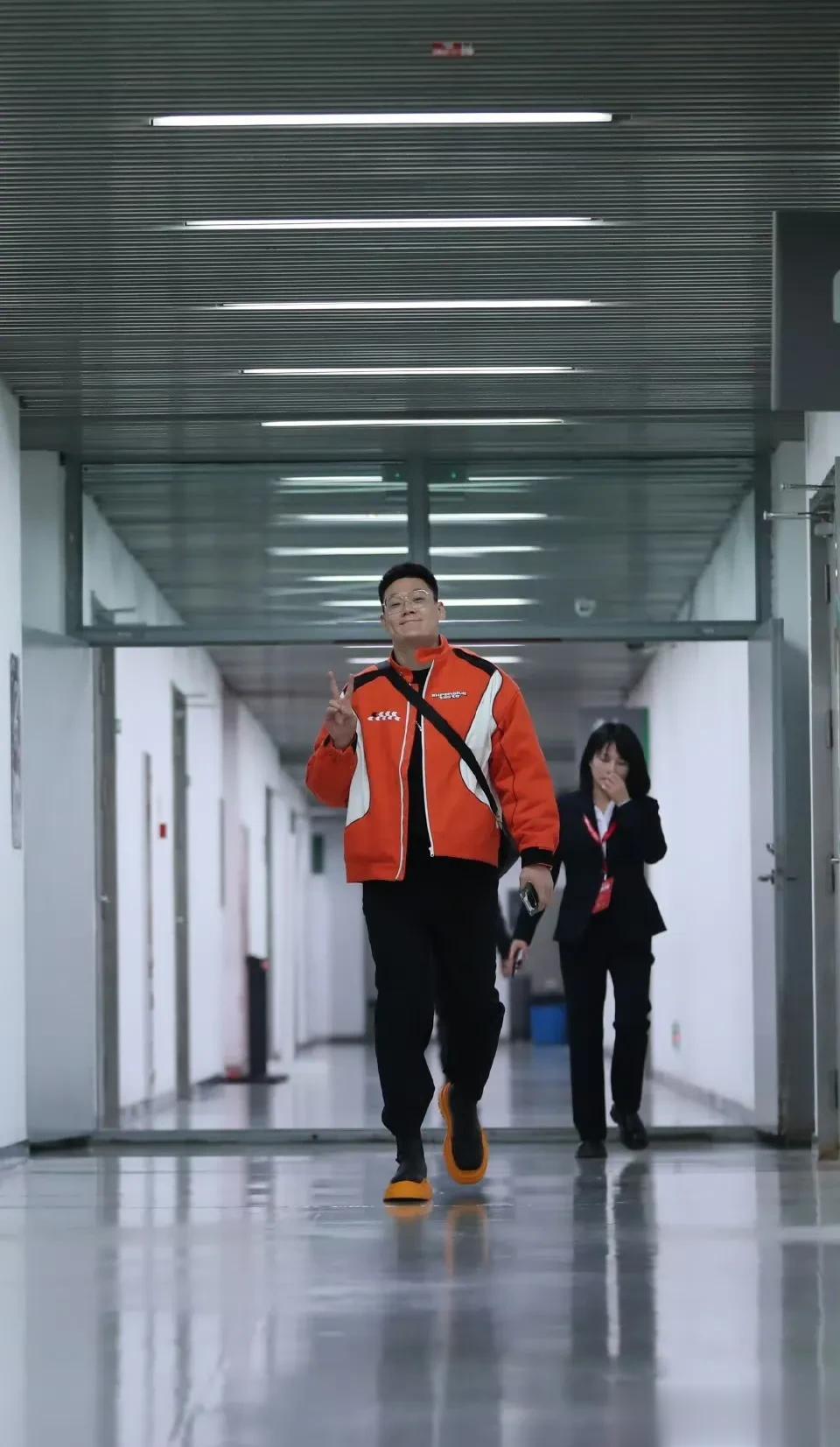 11月12日晚，山西男篮在主场逆转战胜广厦男篮之后，山西男篮球员张宁更新个人社交