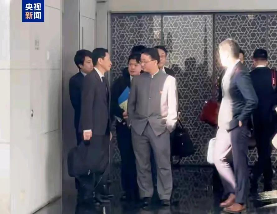 访华结束！
日本金井正彰今日离开中国
就在昨日17日金井正彰起访华，记者采访一路