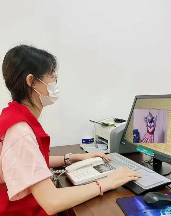 HR部门发通知征集五一后利用周末两天团建活动的通知，结果2/3的员工请假缺席，原