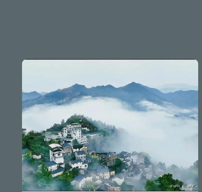 万里江山一夜封，独留傲骨战寒冬。任凭玉雪堆千尺，难压枝头一点红。
 
朔风卷地摧