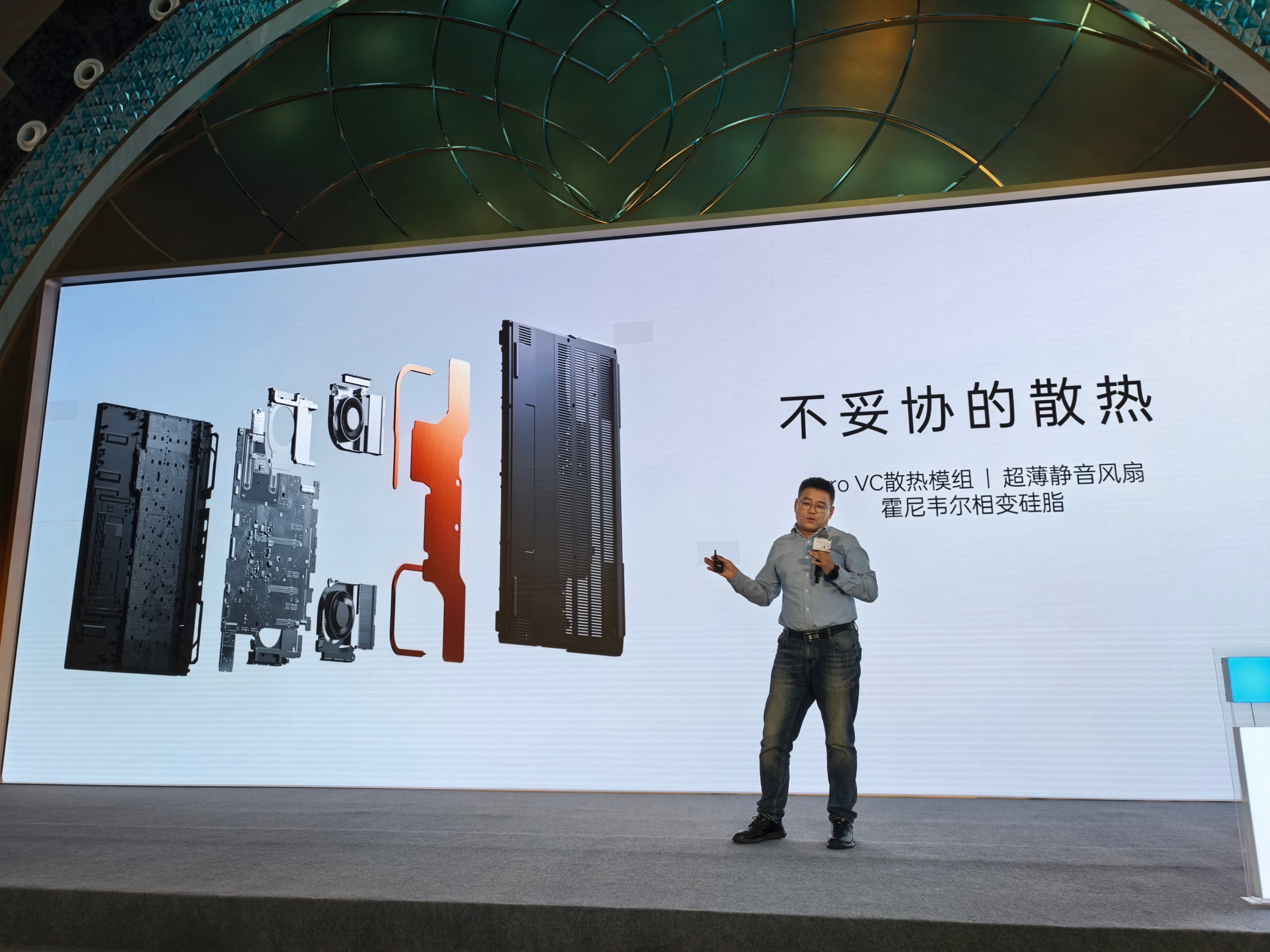 裸机重量仅有1.54公斤的高性能游戏笔记本！雷神在今天发布了ZERO Air 1