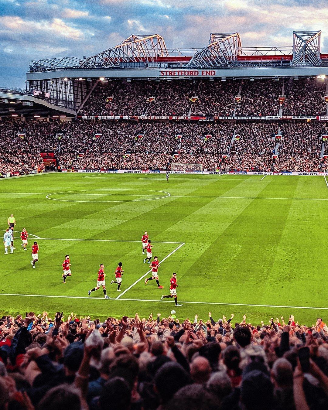 曼联vs布伦特福德在看台拍到的赛场照片卡塞米罗庆祝，谢什科庆祝 