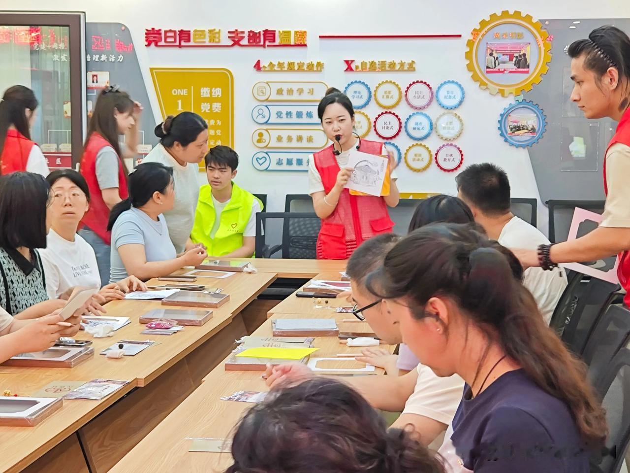 一纸传古韵！万柏林区千峰街道迎泽北社区体验千年拓印非遗

太原市万柏林区千峰街道