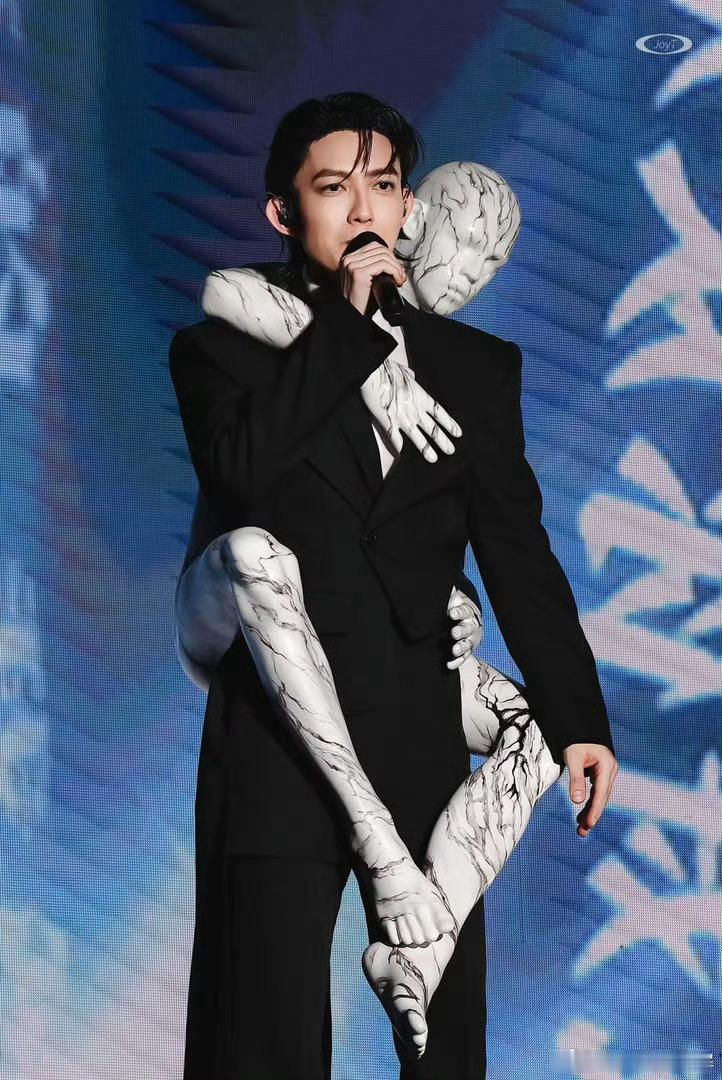林宥嘉全世界最尊重我耳朵的人林宥嘉在作曲人面前唱早开的晚霞现场听完直接沦陷！当着