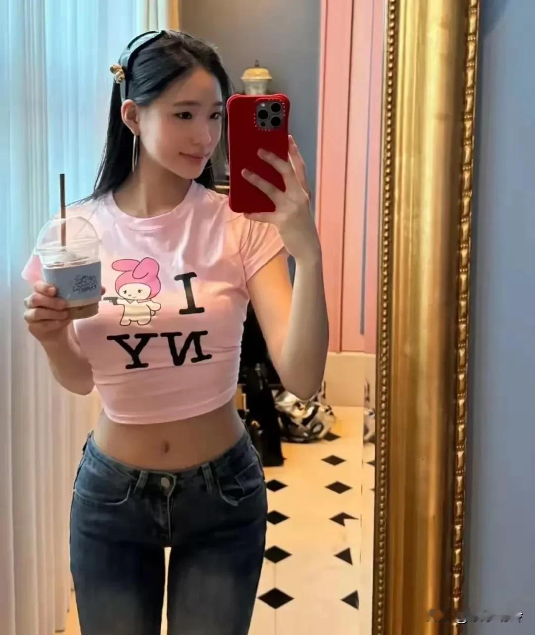 小S二女儿这气质，远远超出了16岁的范畴，这种刻意培养出来的美女，就像精心修剪的