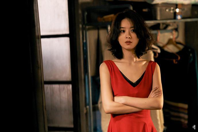 #赵丽颖裙裾轻扬鲜明赤烈##赵丽颖的惊红一瞥#赵丽颖的惊 “红” 一瞥，令人赞叹