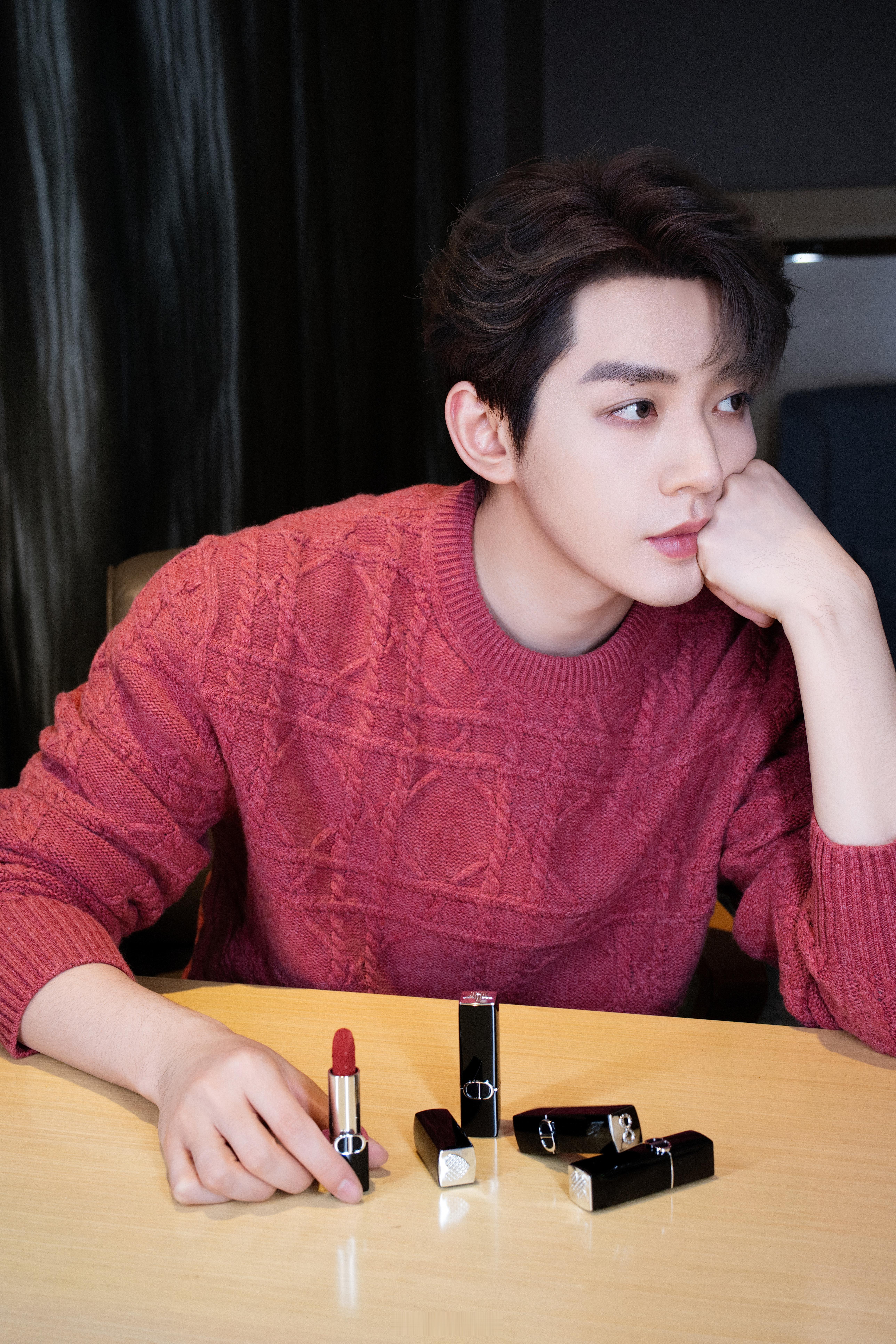 老公太适合穿红色了 太有氛围感了