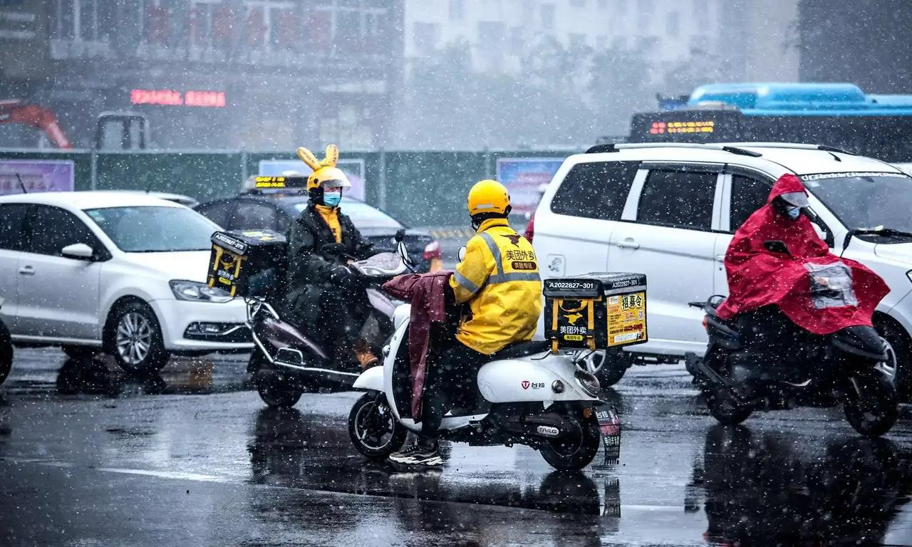 但凡能送外卖，就别开网约车！因为送外卖的收入已经超过开网约车的收入了，同样一天干