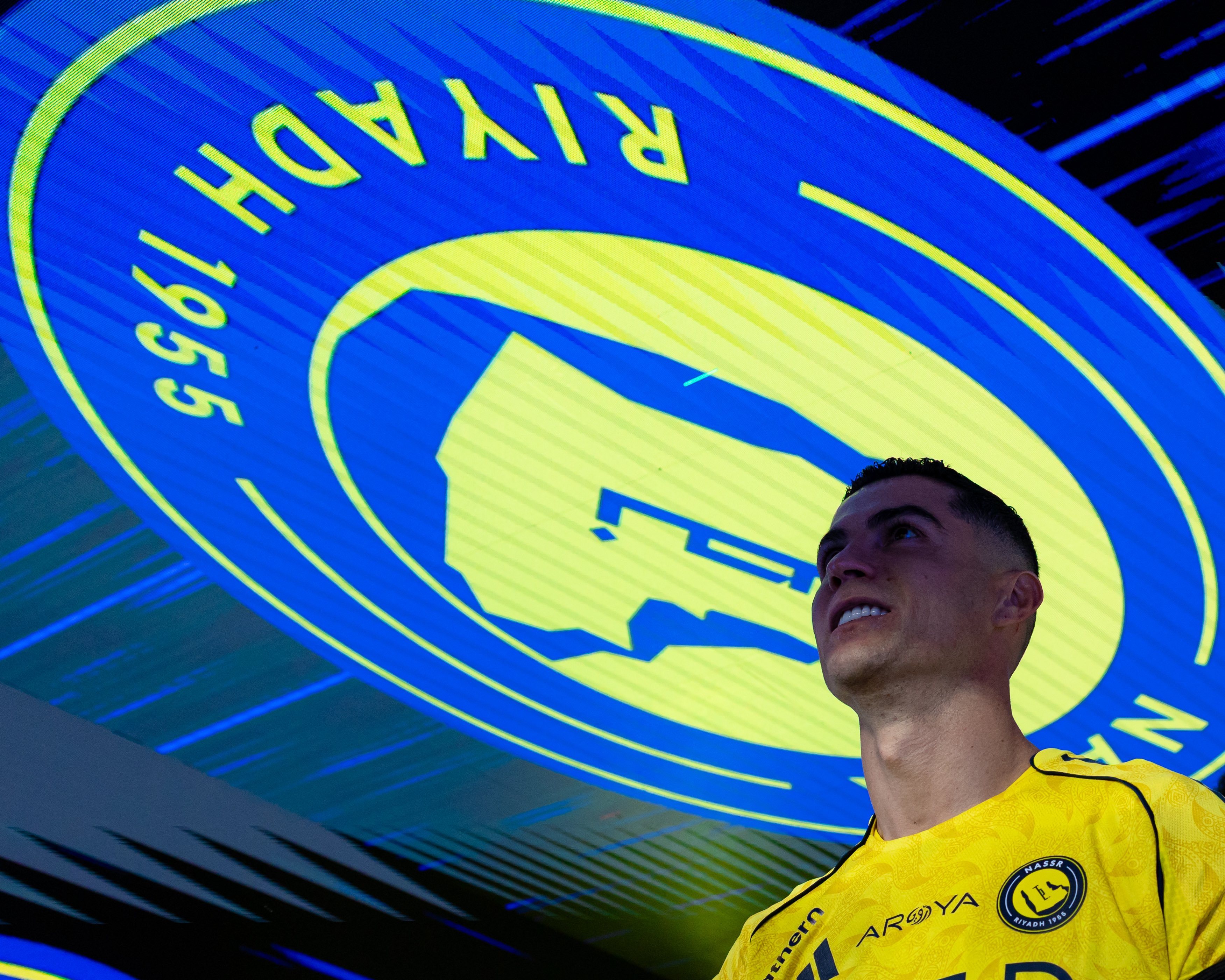 C罗C罗当选环足奖年度最佳中东球员自带光环加冕👑 