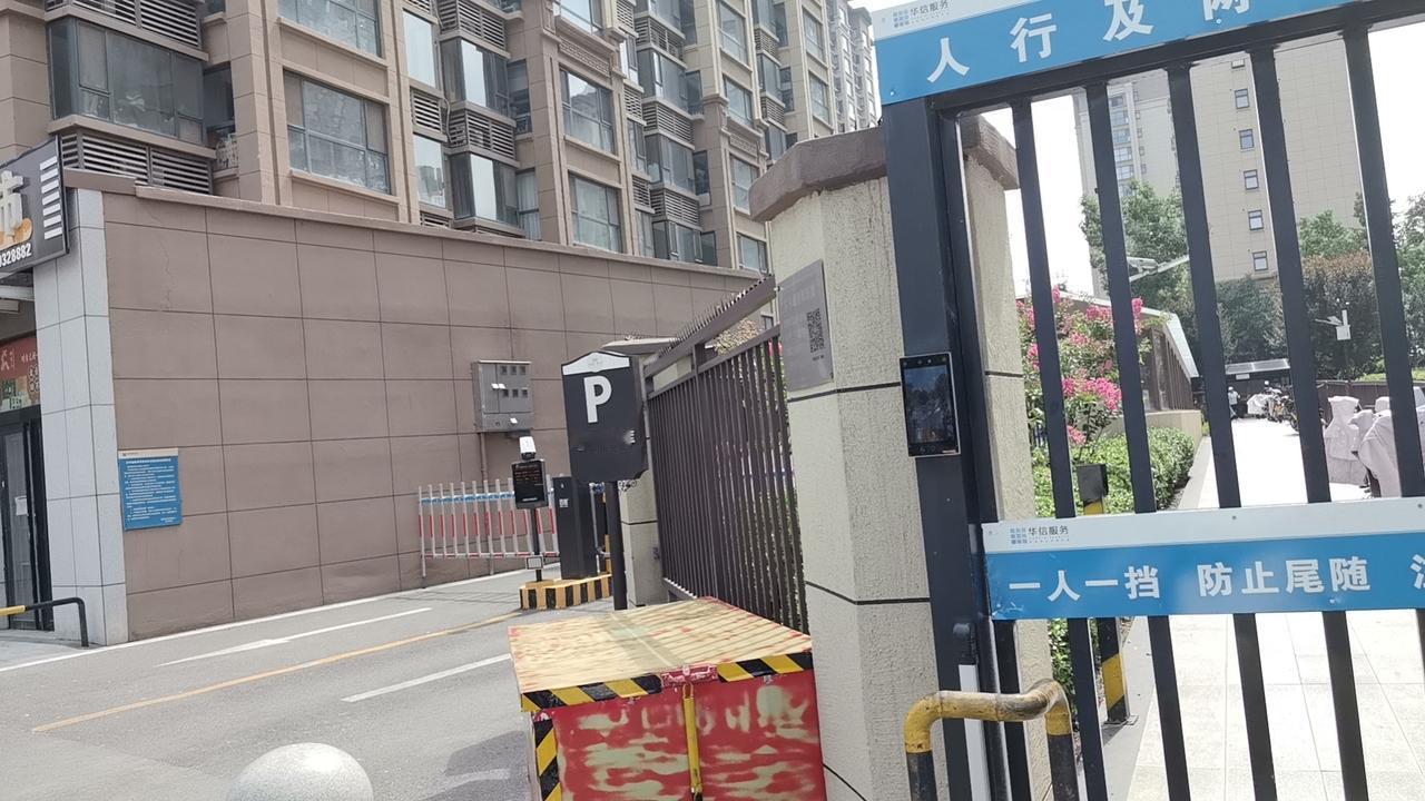 给自己一句话，你会说什么?别让生活的压力，挤走你的快乐， 别让鸡零狗碎的事，耗尽