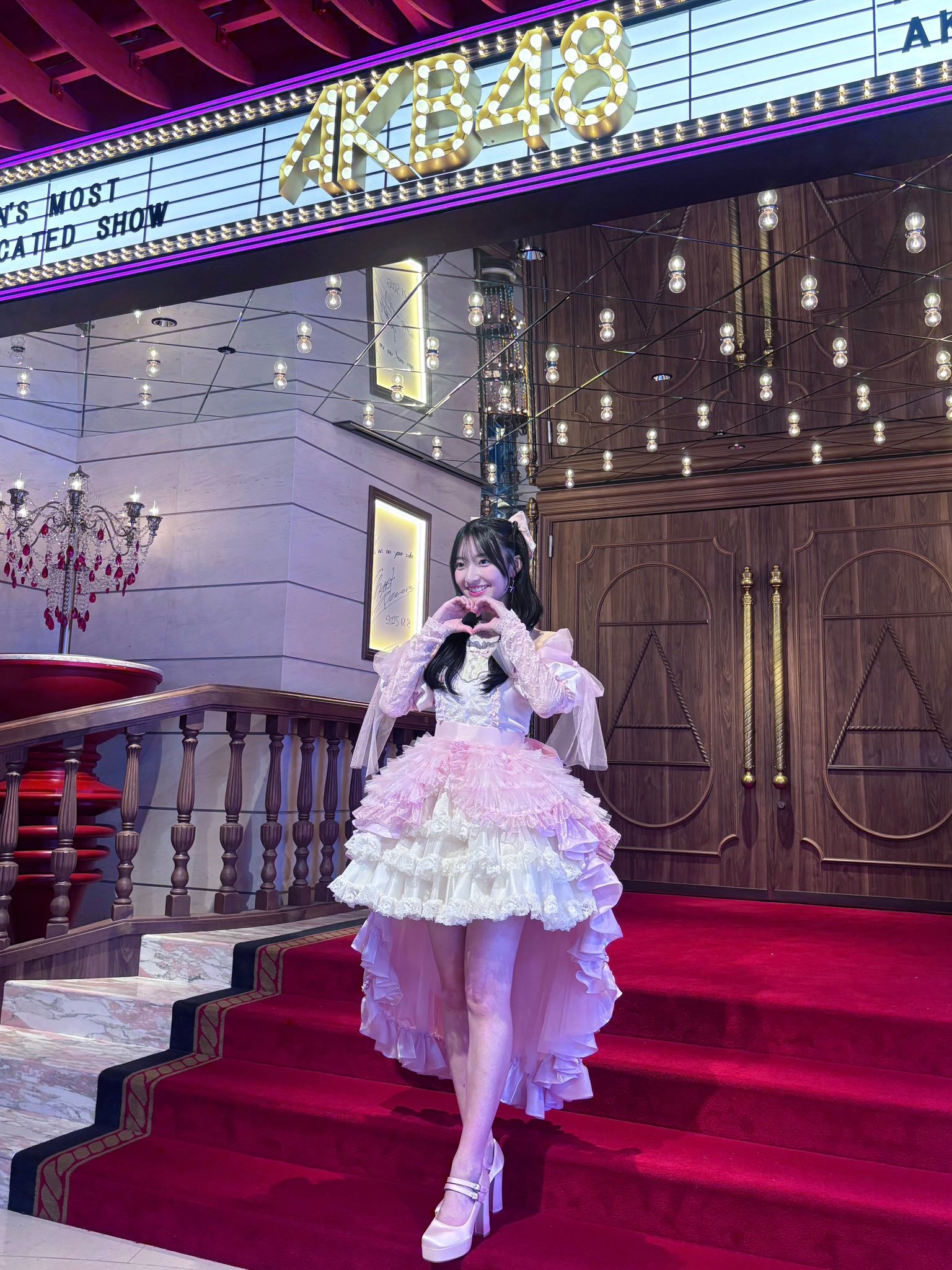 白鳥沙怜卒業服 