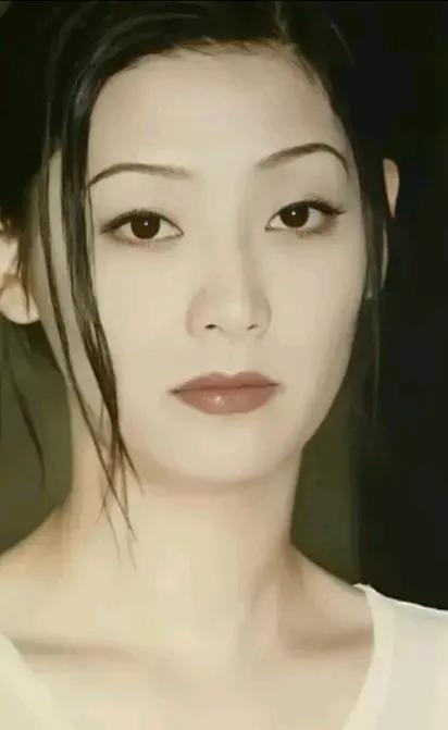 不要怀疑大导演的眼光，冯小刚长得不帅，可他眼光好啊！看他挑的妻子徐帆，年轻时那个