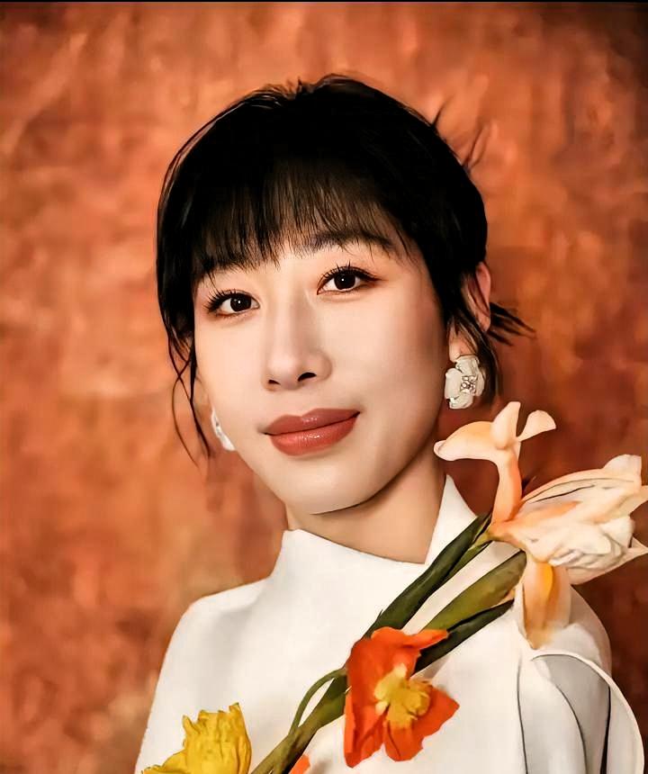 有些人长得不好看，戏演得好，心也狠。

任素汐凭《驴得水》爆火之后，前夫李洋第一