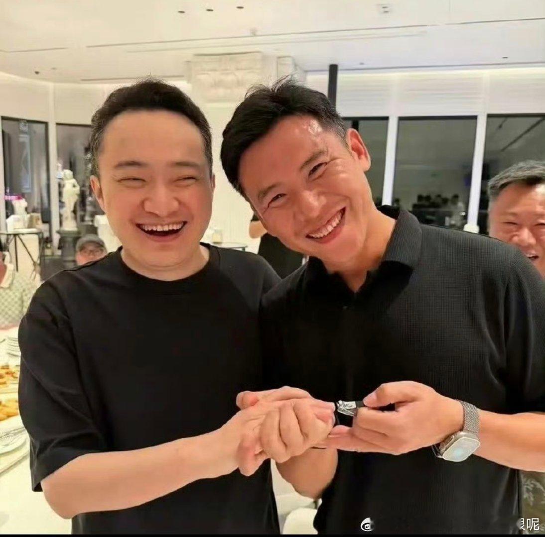 孙宇晨重仓资产被欧盟英国制裁像他们这种炒币的海外资产也是被割的份，之前川普不是割