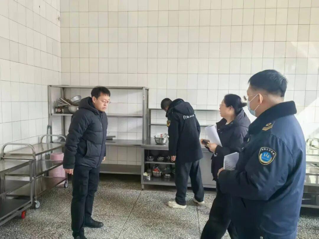 双城区开展中小学食堂开学专项核验工作

为切实筑牢校园食品安全防线，保障开学后师