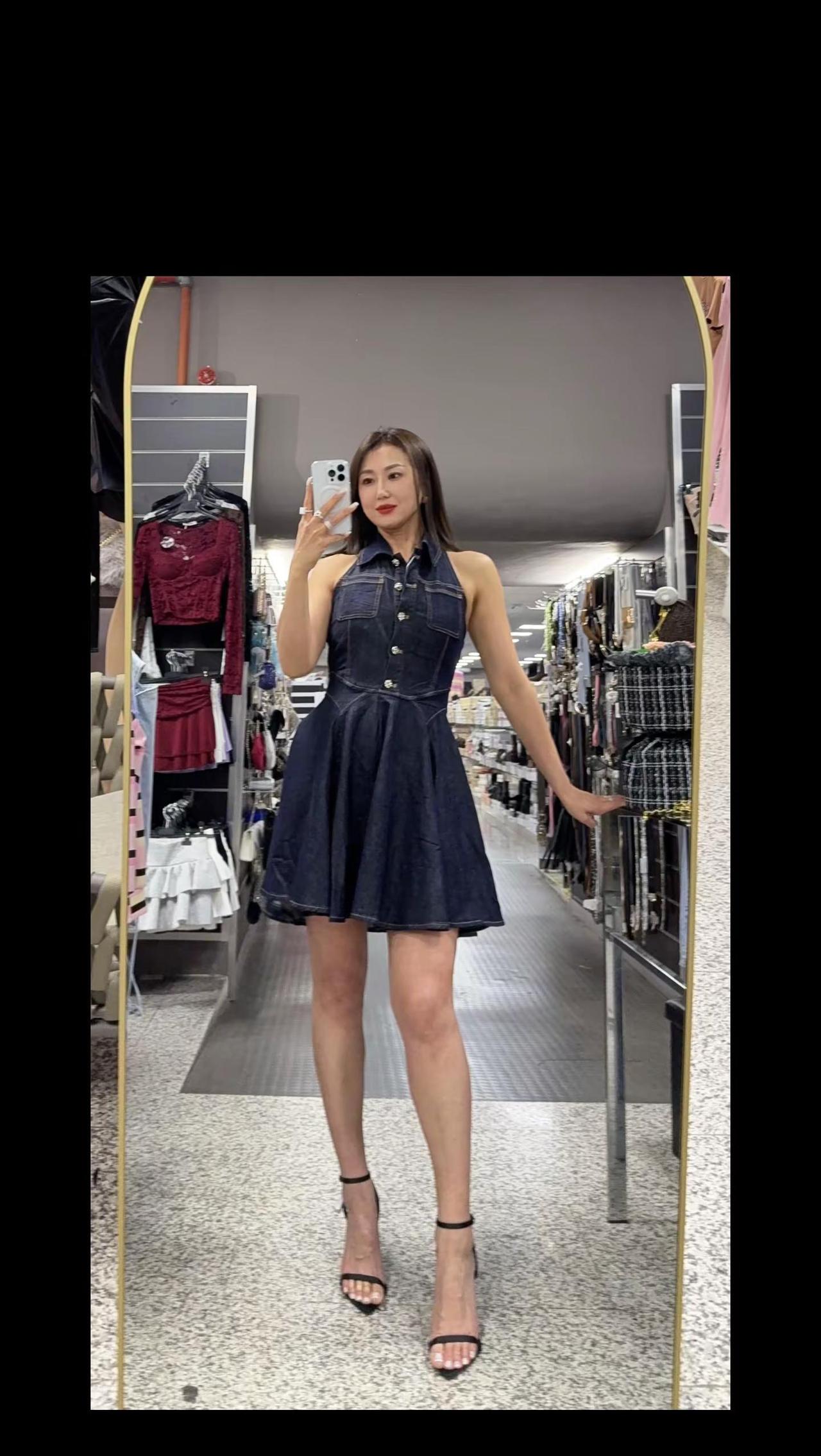 不会扭胯的我也来一个 随性原相机 我是卖衣服的跳舞我不是专业的只是爱好而已