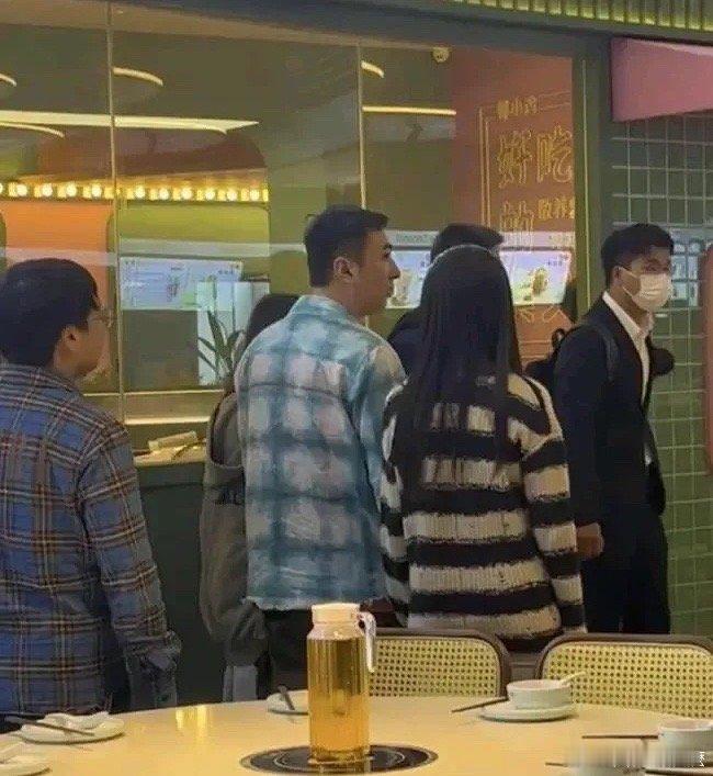 如果王撕葱在泰缅边境被绑架会怎么样?劫匪绑了王少爷，王撕葱: 知道我是谁吗？劫匪