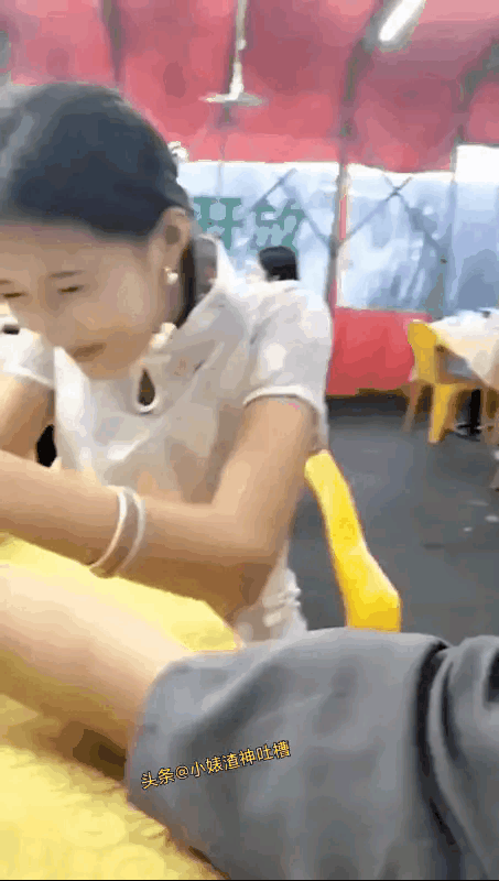 感觉真正赢的是小伙子！！