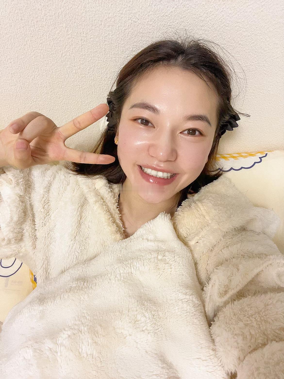 在家的我 健身房的我 下班后的我无数个我构成了热爱生活的我～祝大家天天开心啦～ 